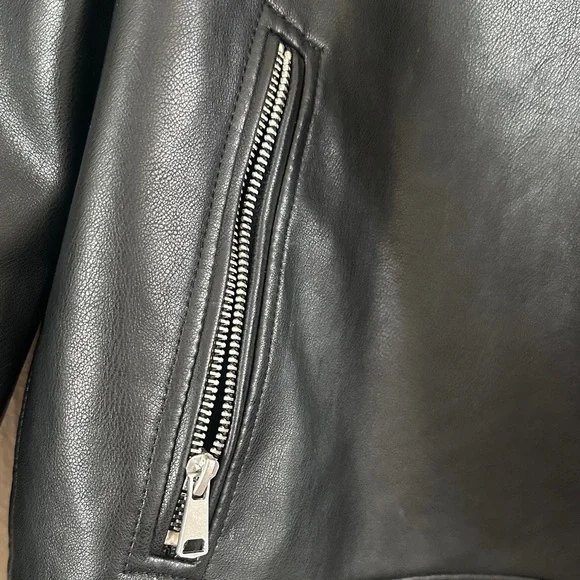 GAP Women's Classic Black faux Leather Jacket - Picture 3 of 14